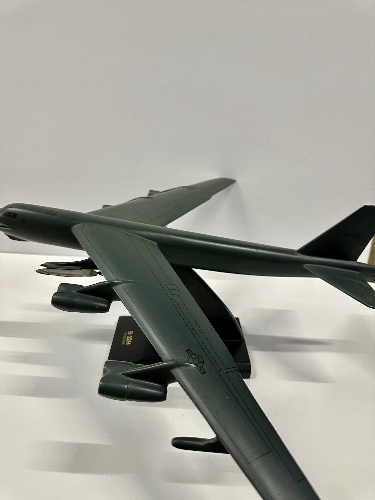 B-52H Stratofortress Model 1:100 Executive Series Daron Display - photo 3