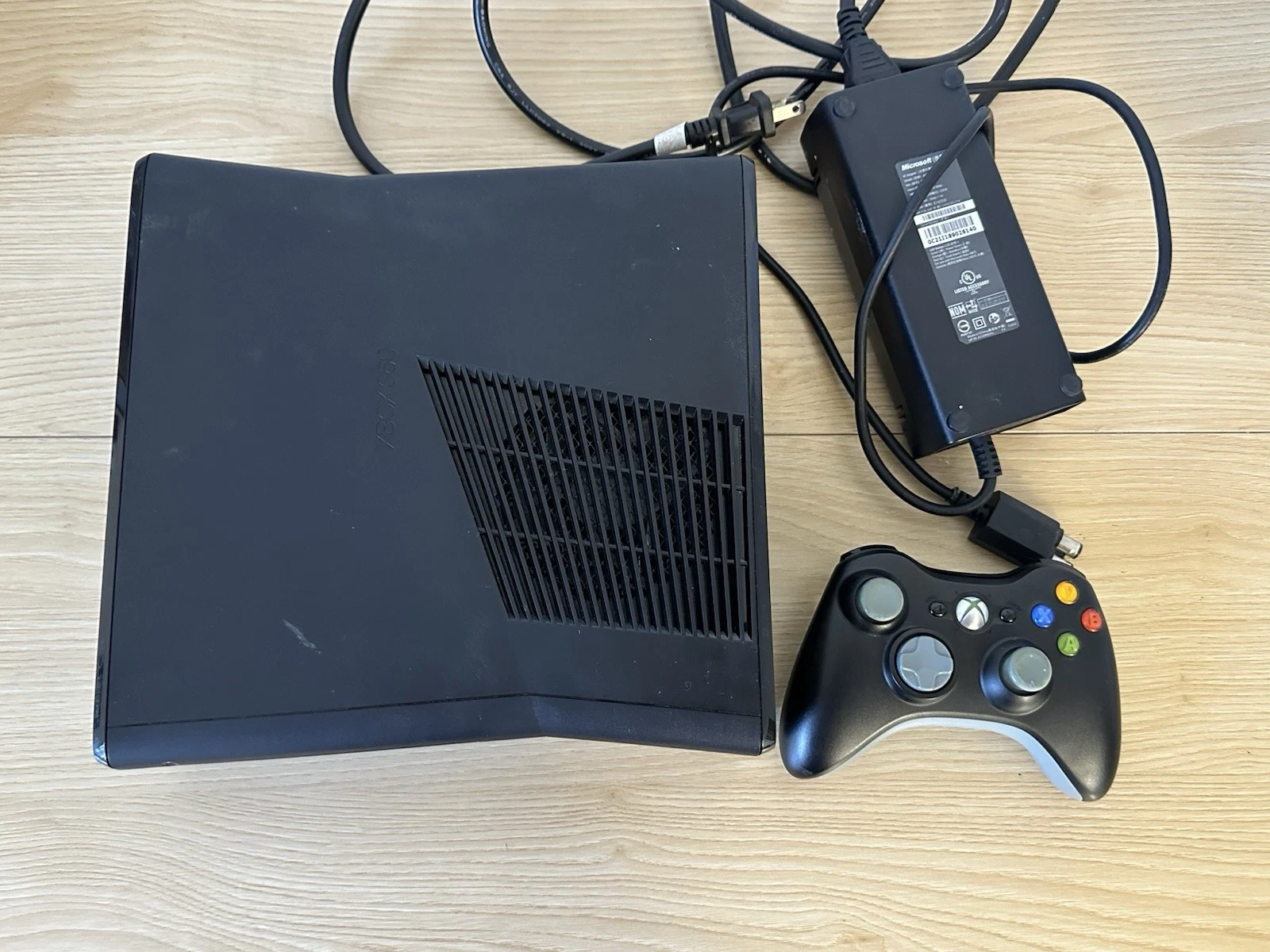 Xbox 360 S 250GB Console w/ Controller & Power - Tested - photo 2