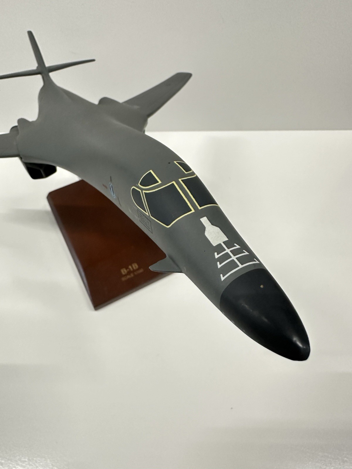 B-1B Lancer Bomber Model 1/100 Wood Base - photo 2