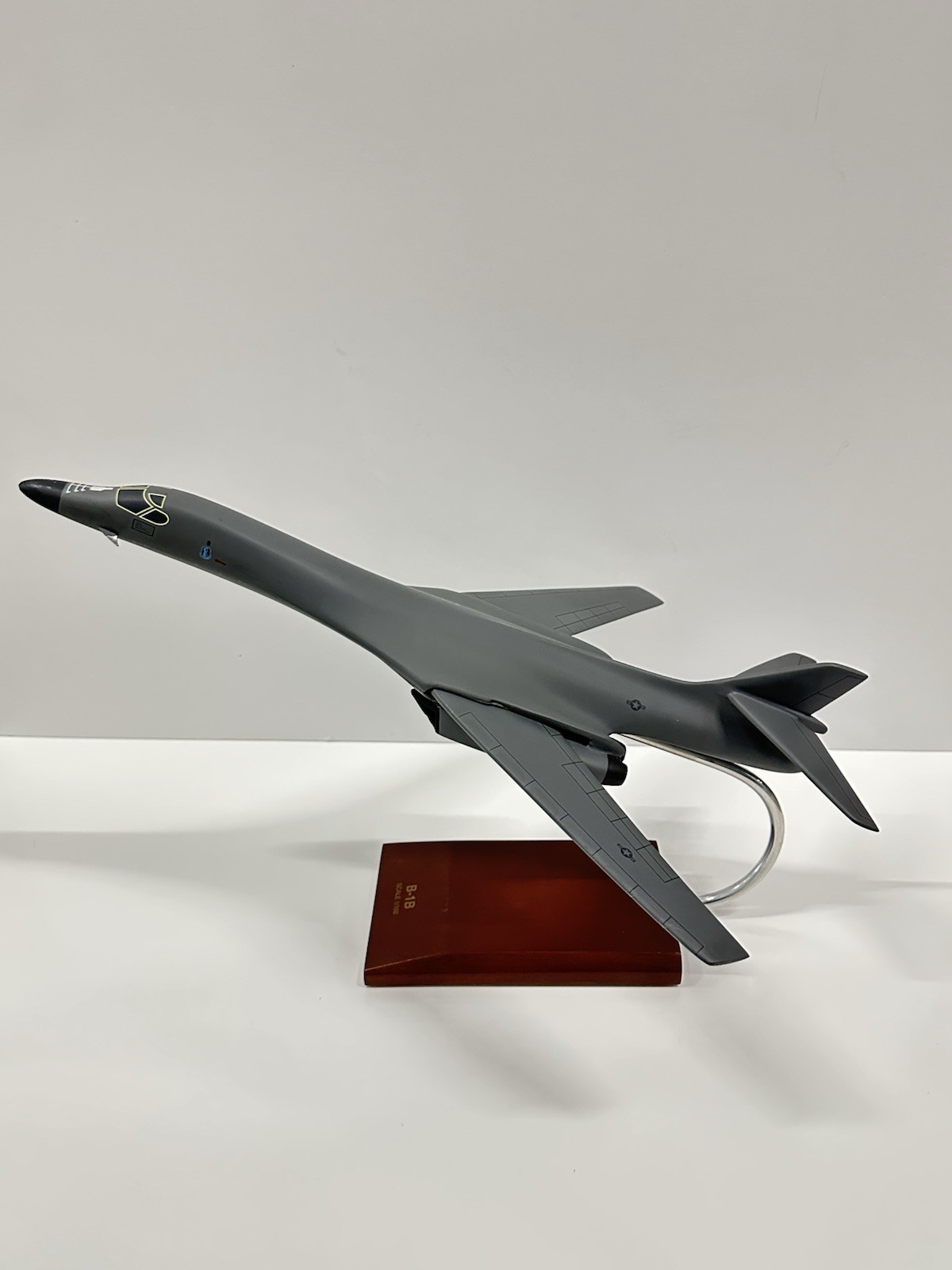 B-1B Lancer Bomber Model 1/100 Wood Base - photo 4