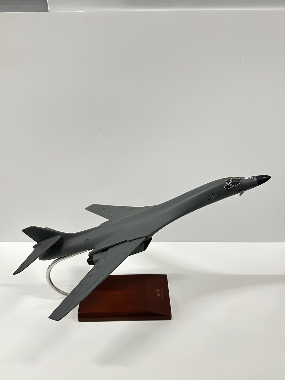 B-1B Lancer Bomber Model 1/100 Wood Base - photo 5