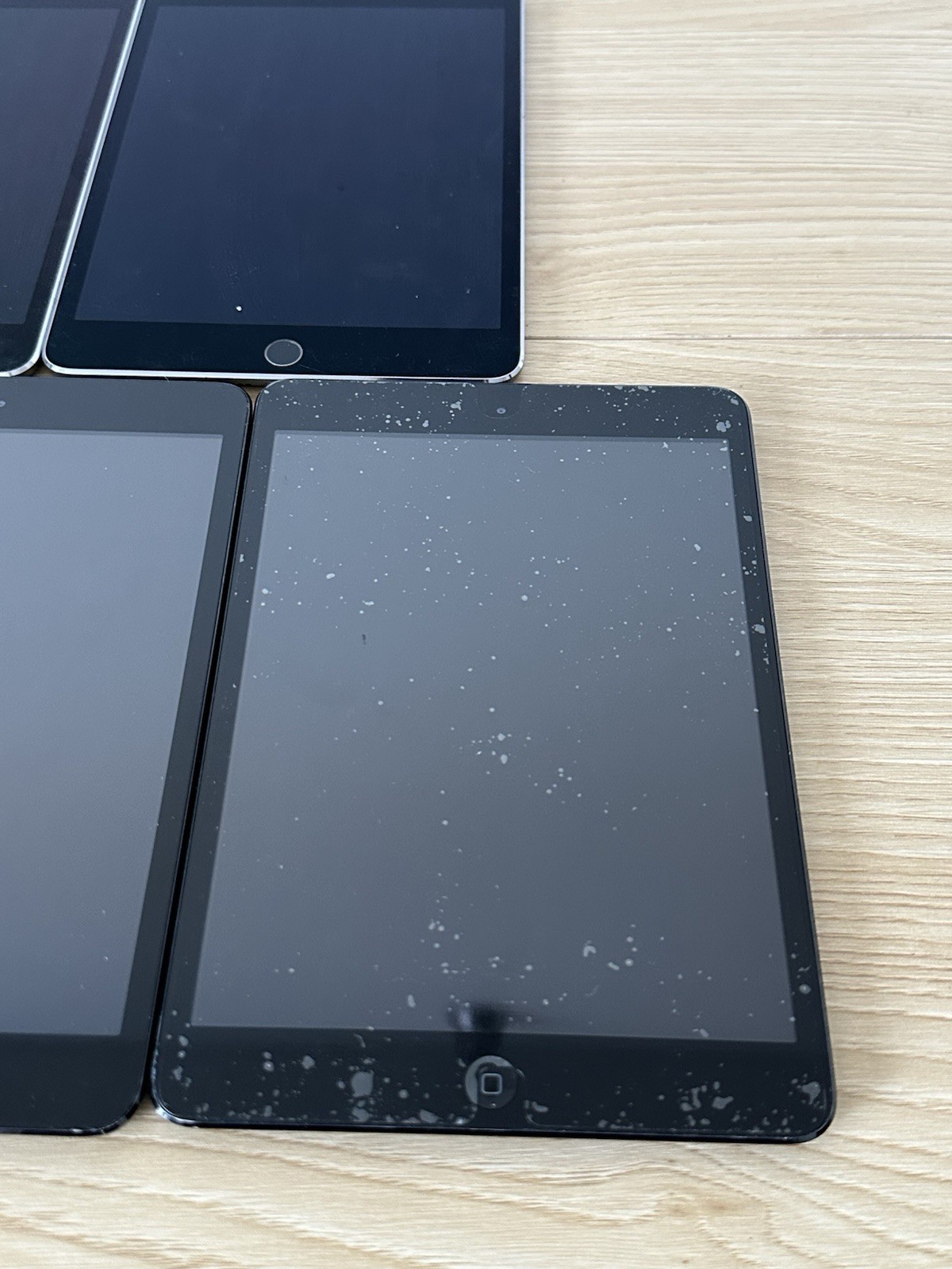 Lot of 5 Apple iPad Tablets A1538 & A1432 - photo 3