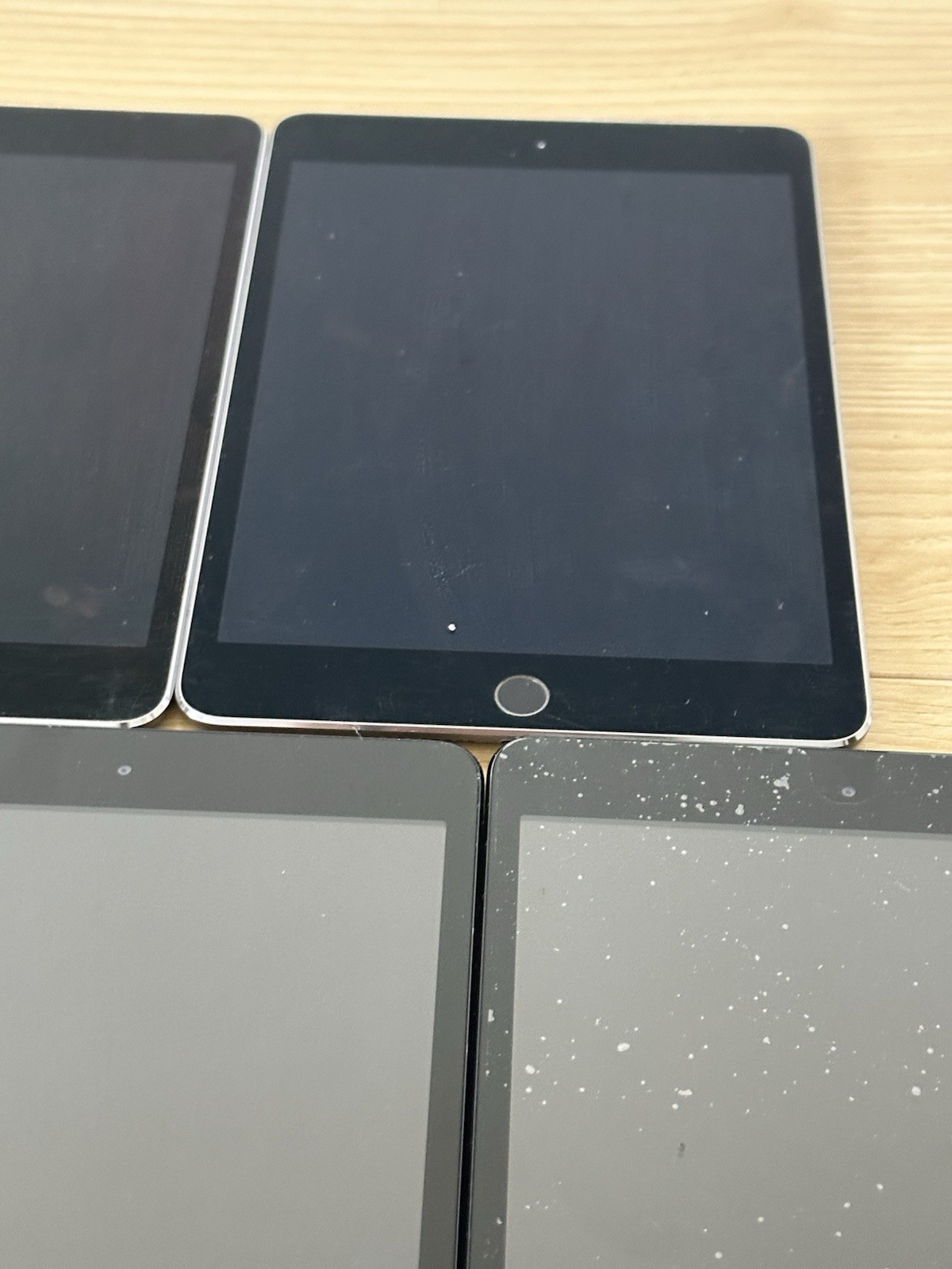 Lot of 5 Apple iPad Tablets A1538 & A1432 - photo 4