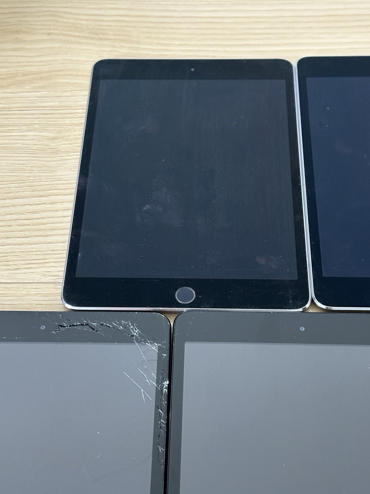 Lot of 5 Apple iPad Tablets A1538 & A1432 - photo 5