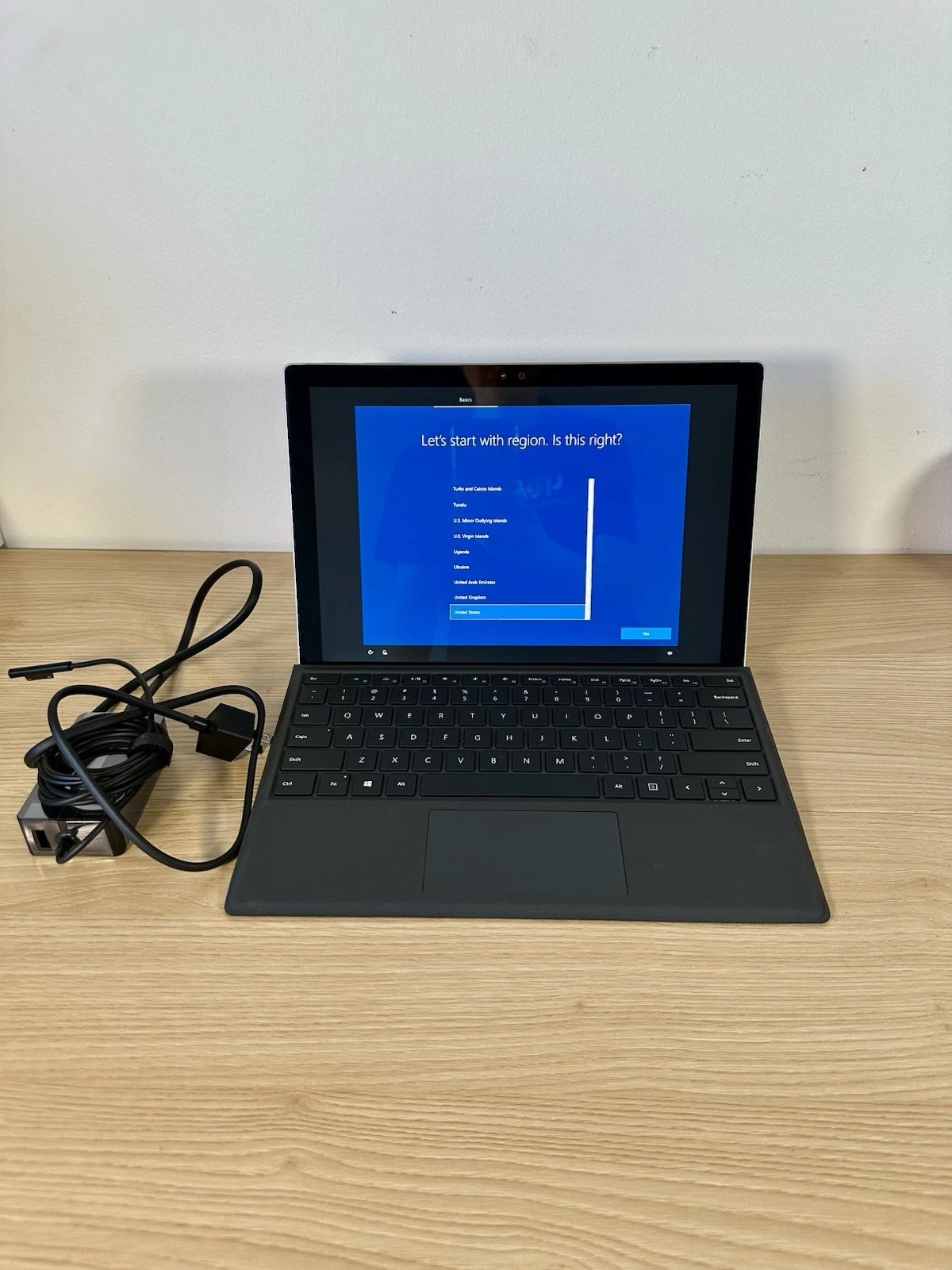 Microsoft Surface Pro 4 i5 8GB RAM 256GB SSD + Keyboard Win10