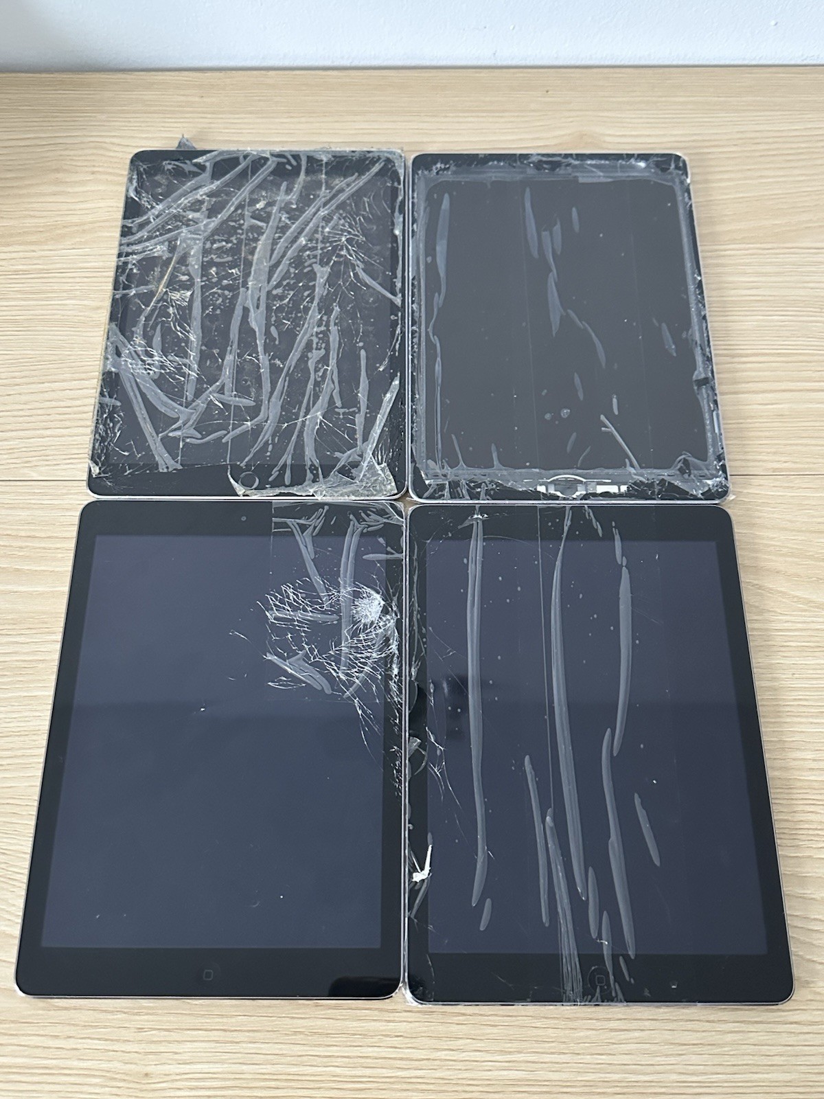 iPad Parts/Repair Lot (4) - Cracked Screens - AS IS