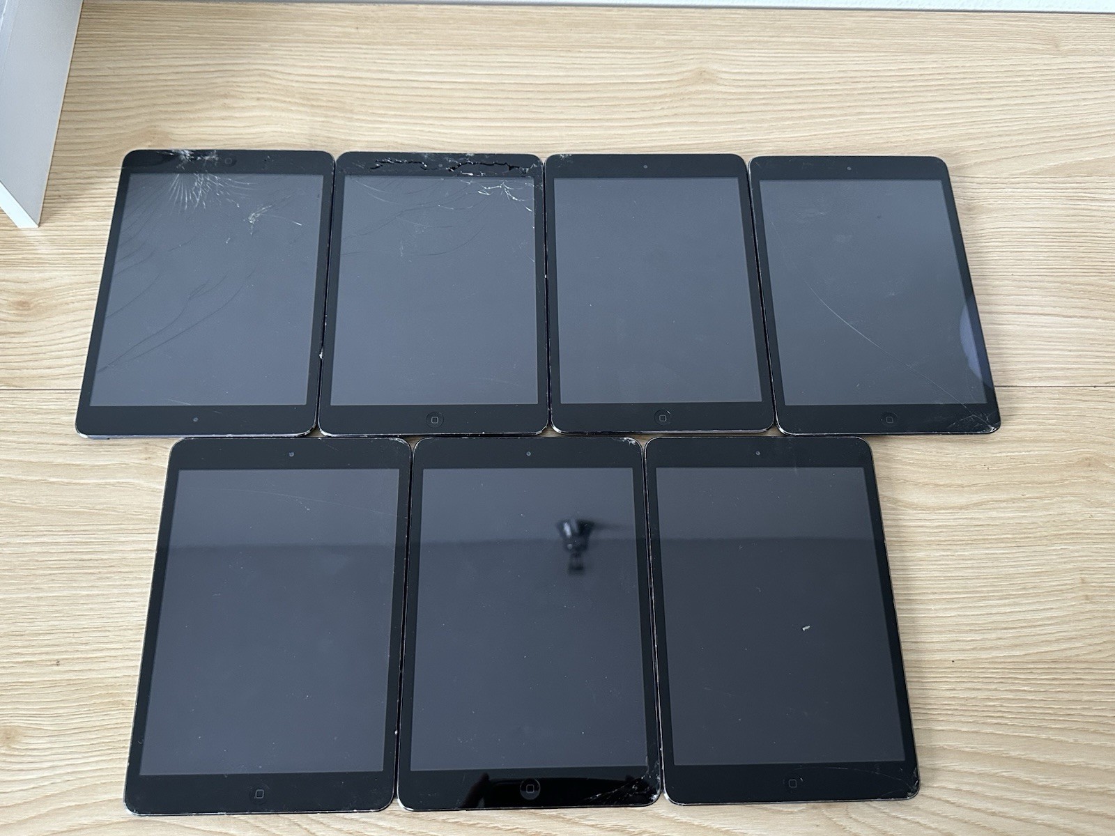 Lot of 7 Apple iPad Mini (1st Gen) - Model A1432