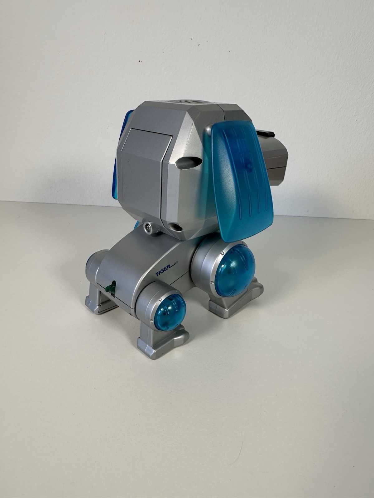 Tiger Electronics Sega Robot Dog 2000 - Working (No Tail) - photo 3