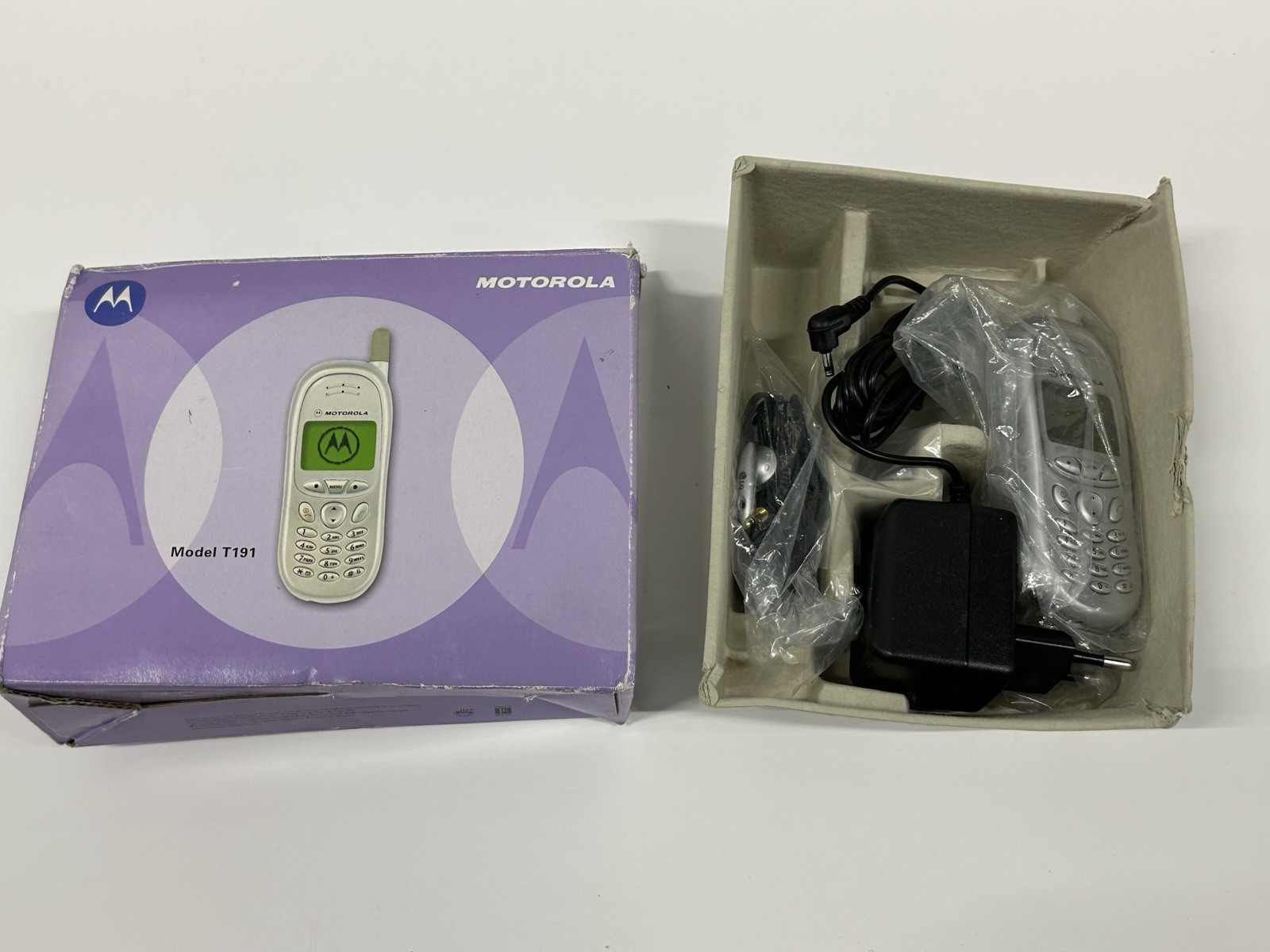 Motorola T191 Vintage GSM Cell Phone New In Box w/ Charger & Hea
