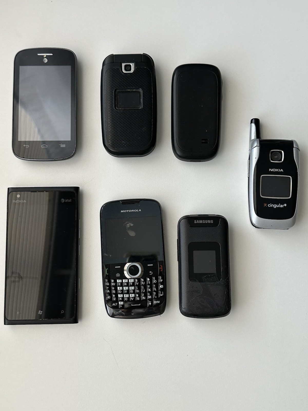 7 Mixed Flip Phones Nokia Samsung Motorola Untested AS-IS - photo 2