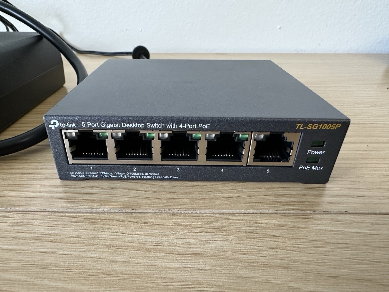 TP-Link TL-SG1005P 5-Port Gigabit PoE Switch - photo 2