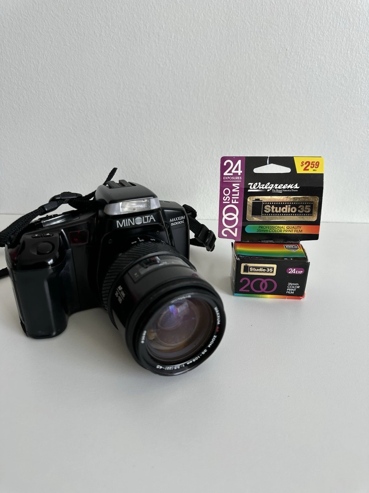 Minolta Maxxum 5000i 35mm SLR Camera w/ 35-80mm Lens