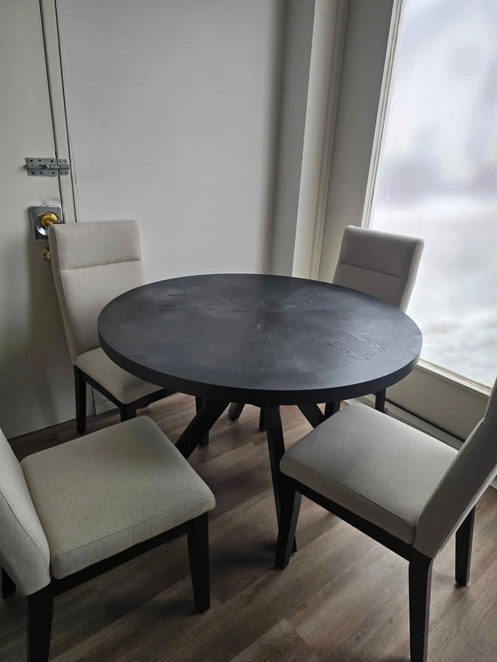 Beautiful Modern Dining Set (Table + 4 Chairs) - photo 2
