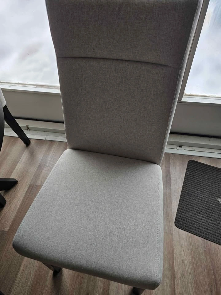 Beautiful Modern Dining Set (Table + 4 Chairs) - photo 3
