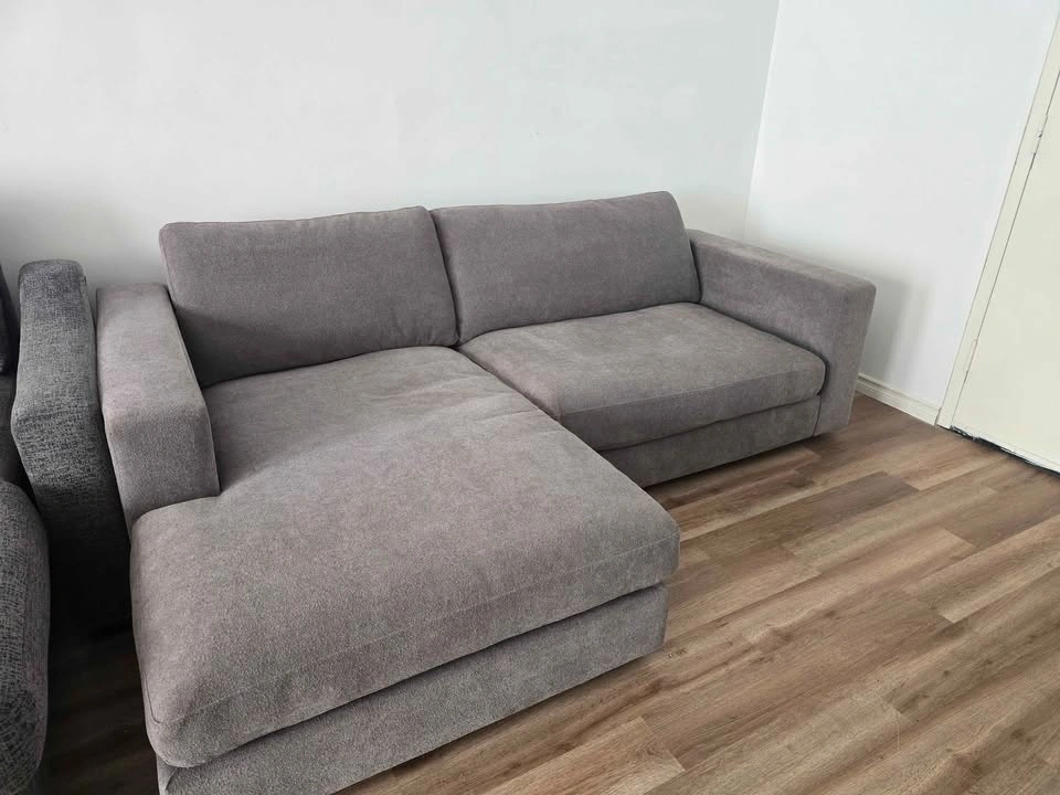 Stylish Modern Sectional with Chaise - photo 2