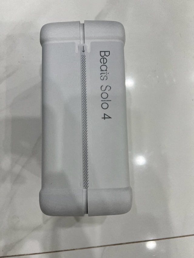 Beats Solo 4 (SEALED) - photo 3