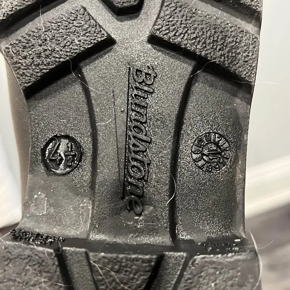 Blundstone Boots Size 4.5 Women’s 7.5 Limited Edition Like New image indicator(6)