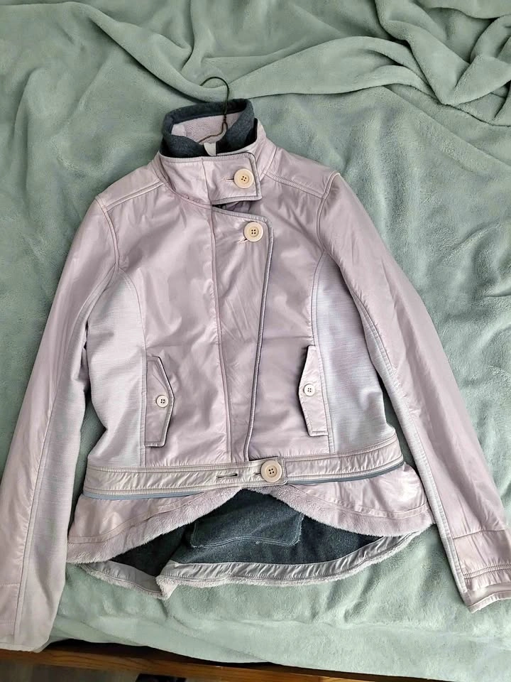 Lululemon size 10 pedal power jacket