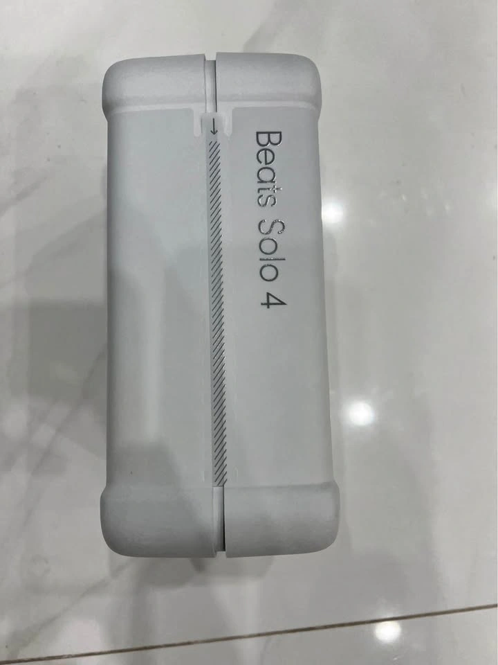 BRAND NEW Beats Solo 4 - photo 3