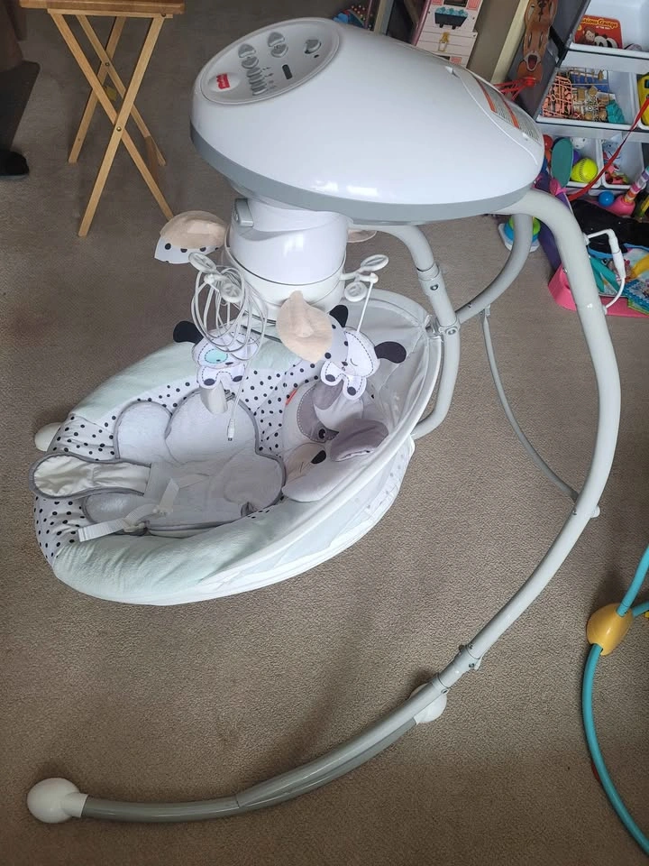 Fisher Price Baby Swing - photo 2