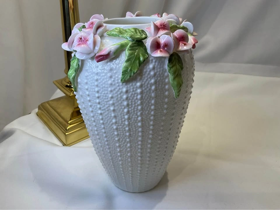 Vase Vintage Delicate Raised Florals Height 8” - photo 2