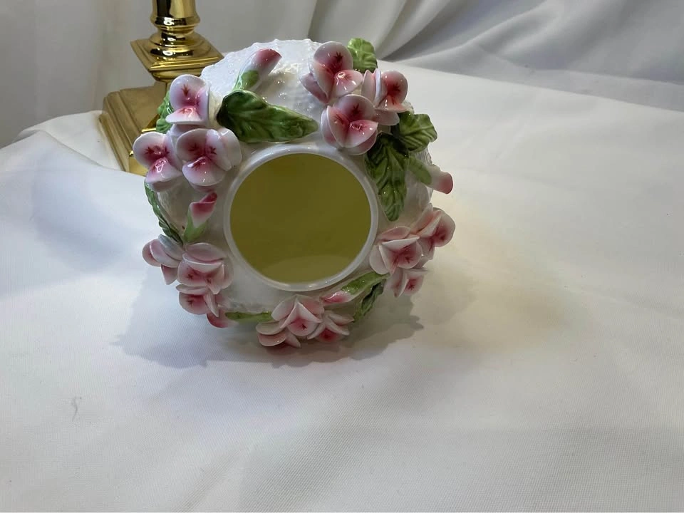 Vase Vintage Delicate Raised Florals Height 8” - photo 4