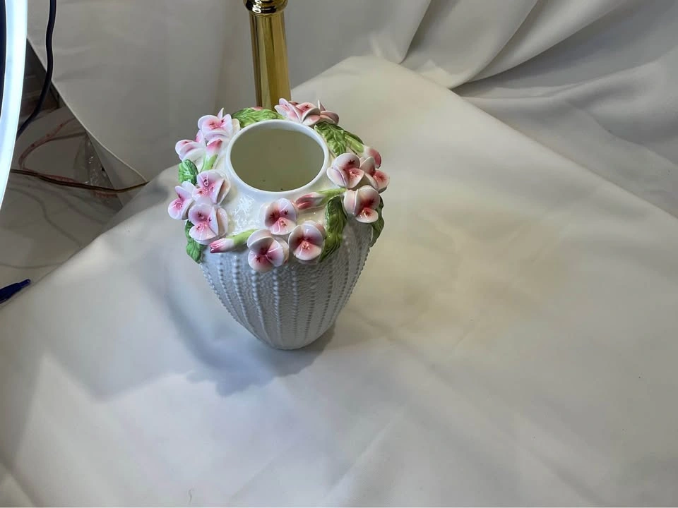 Vase Vintage Delicate Raised Florals Height 8” - photo 5