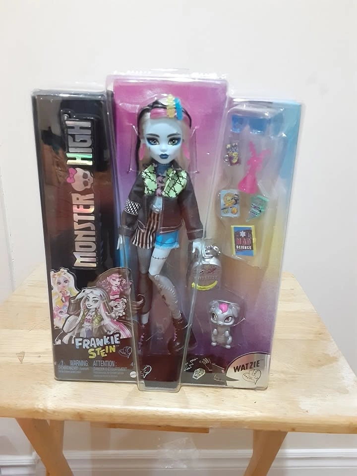 Monster High Frankie Stein Doll with Pet Watzie - New in Box - photo 2
