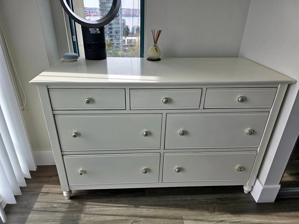 7 Drawer Modern Dresser with 2 Bedside Tables