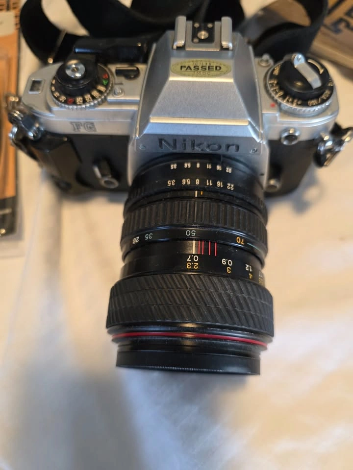 Nikon FG 35mm Film Camera w/ 3 Lenses & Gear - photo 3