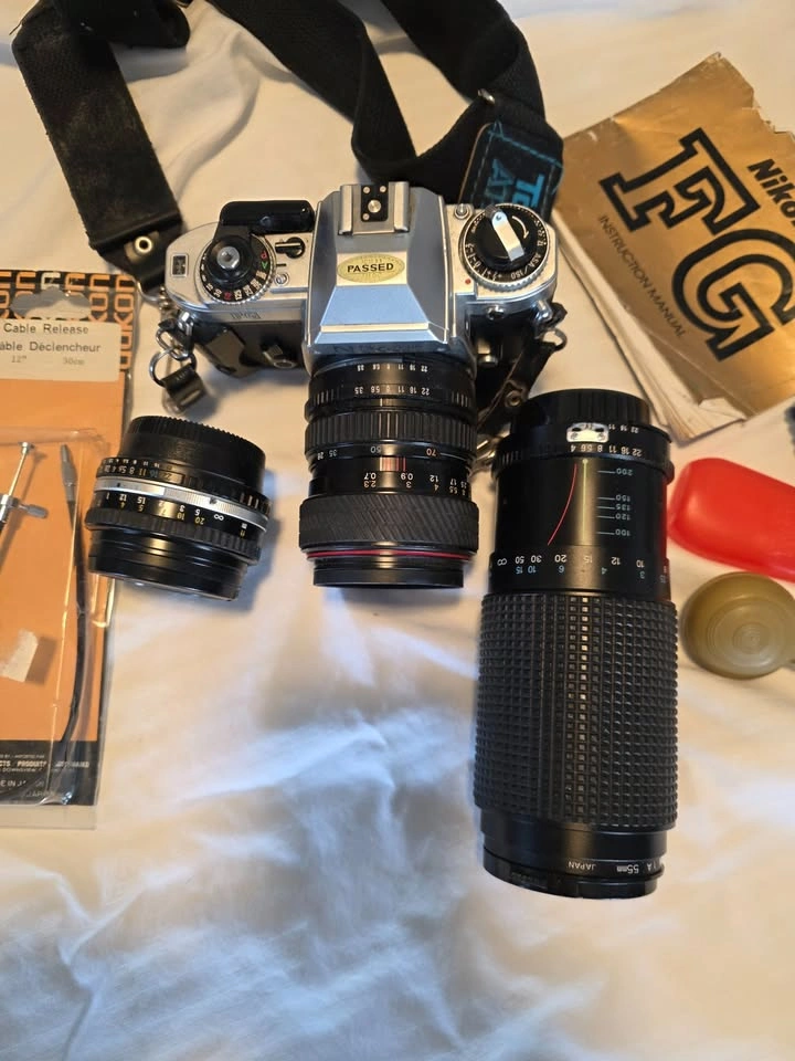 Nikon FG 35mm Film Camera w/ 3 Lenses & Gear - photo 4