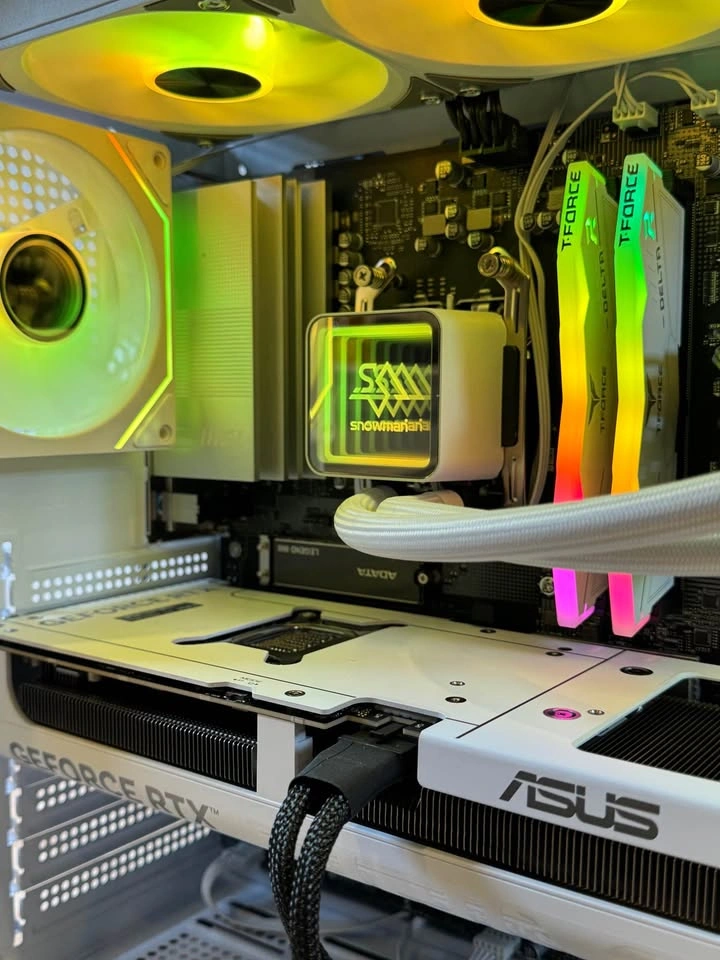 RTX 5070 | Ryzen 7 9700x | 32GB RAM | 1TB SSD White Gaming PC - photo 2