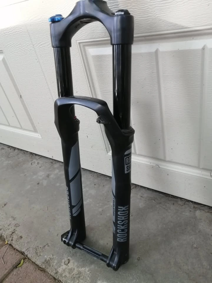 Rock Shox Revolution 27.5" Bike Fork - Near New - photo 4