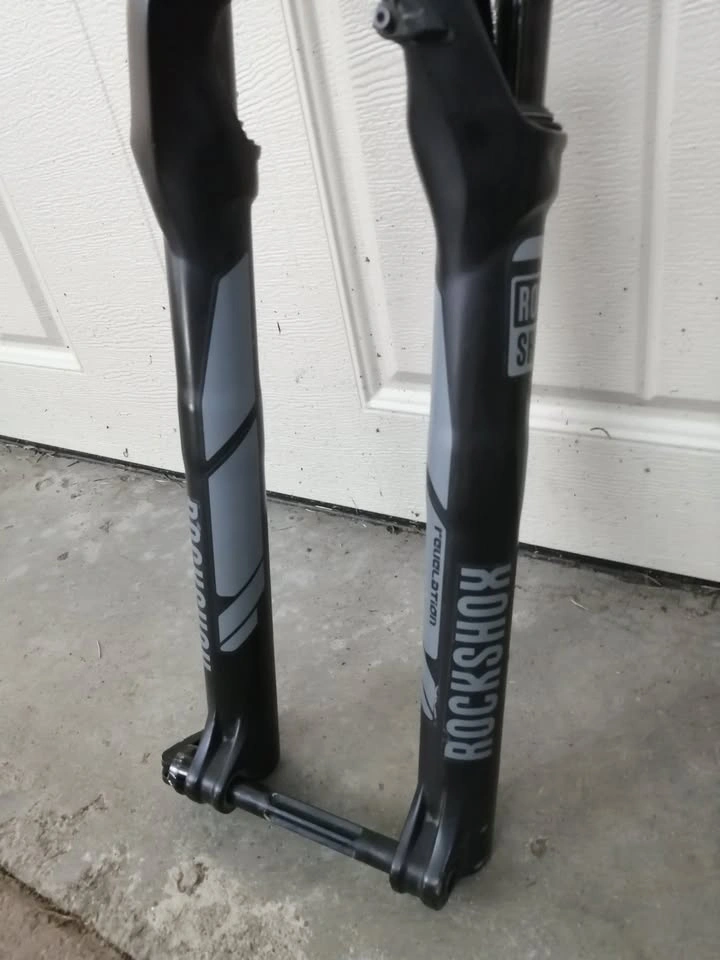 Rock Shox Revolution 27.5" Bike Fork - Near New - photo 5