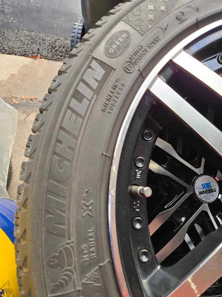 Michelin X-ice,4 Snow Tires with Wheels - photo 3