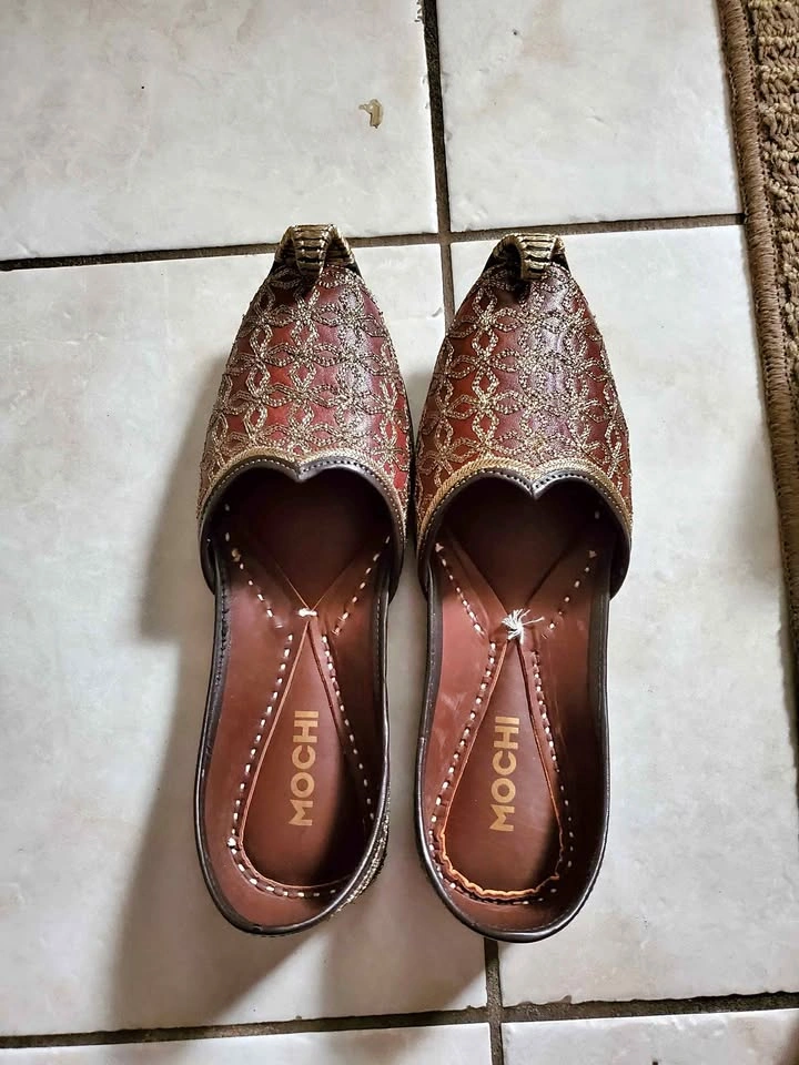 Shoes punjabi jutti,branded,with double cushion.