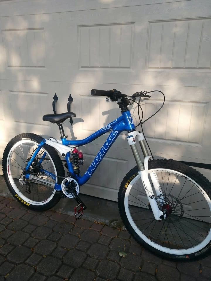 Kona Stinky Special Whistler Edition Bike - Like New - photo 2