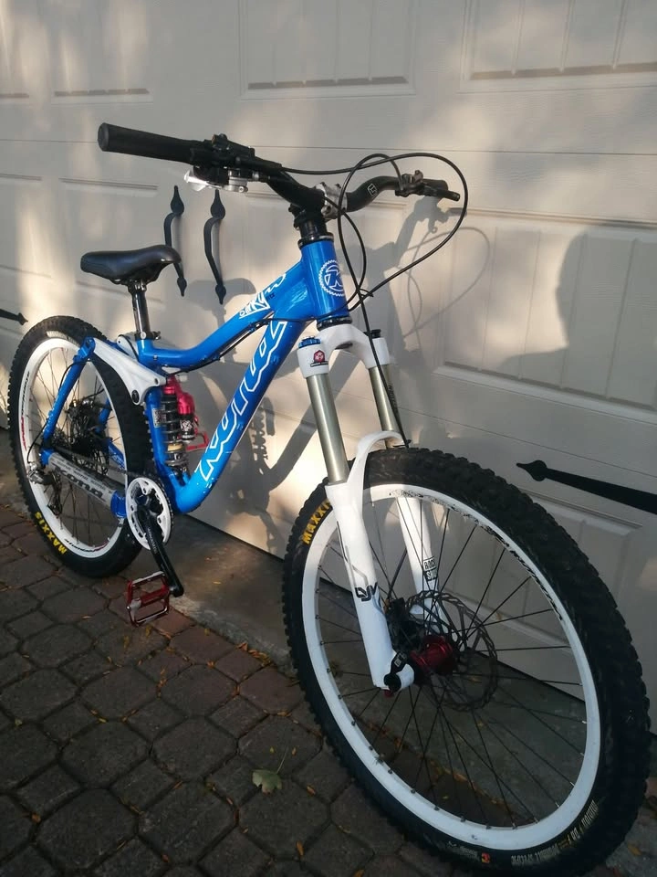 Kona Stinky Special Whistler Edition Bike - Like New - photo 3