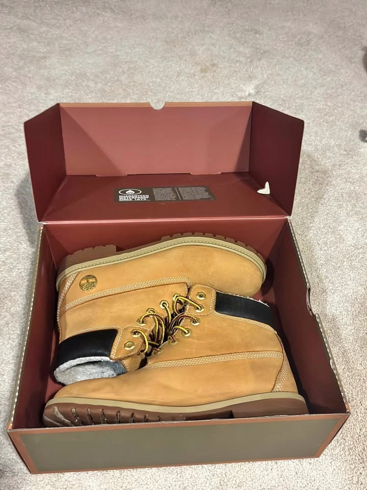Timberland Boots (Size 7 US)
