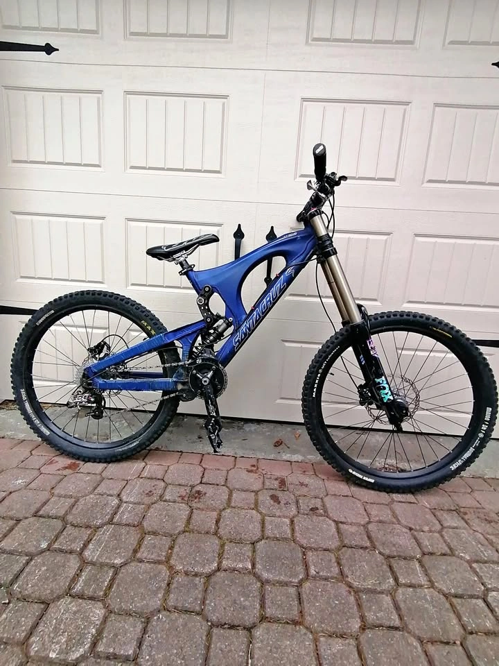 Santa Cruz V10 Bike - High End Parts - FOX 40