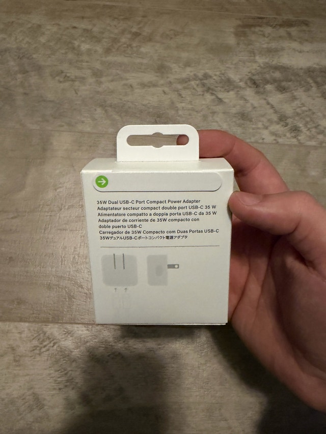 Apple Dual USB-C 35W Compact Power Adapter - photo 2