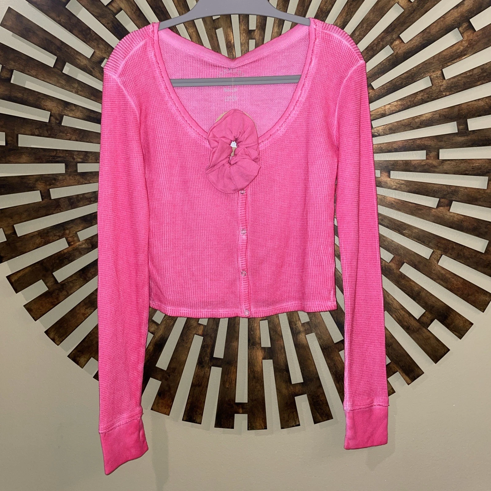 Splendid Pink Cropped Long Sleeve Shirt & Scrunchie Juniors L