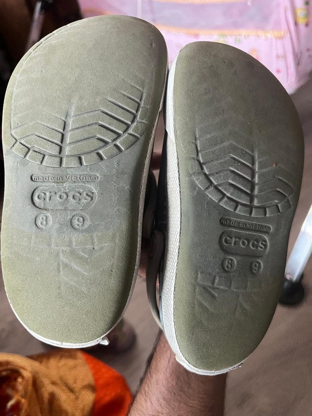 Crocs Kids Size 8-9 - photo 2