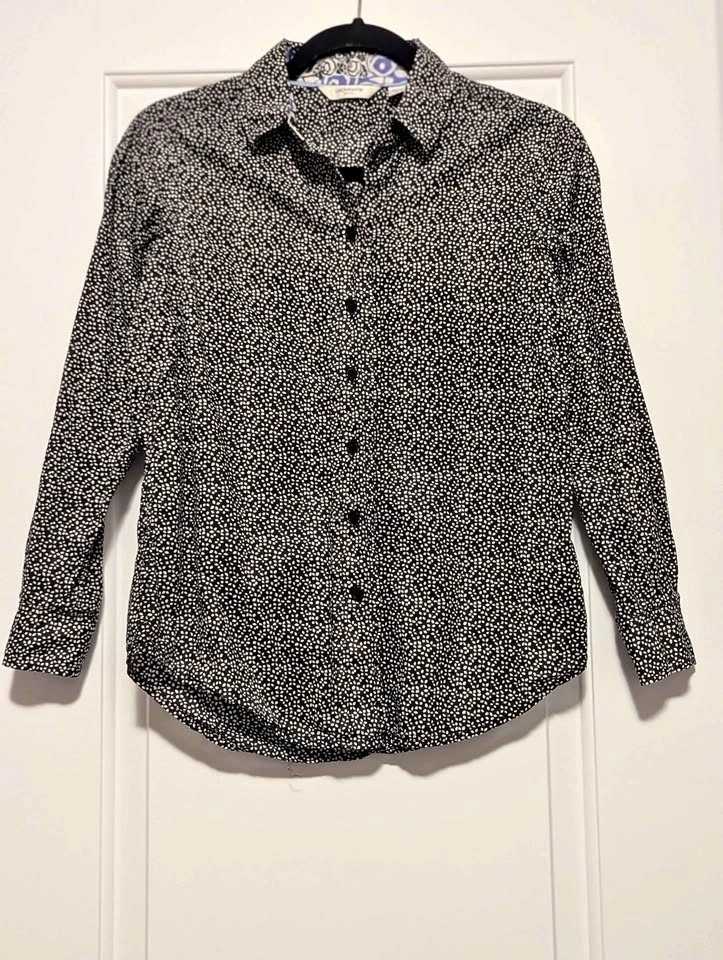 Liz Claiborne Women’s Black & White Button-Down Shirt – Size Pet