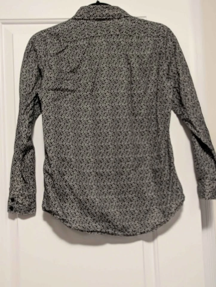 Liz Claiborne Women’s Black & White Button-Down Shirt – Size Pet - photo 4