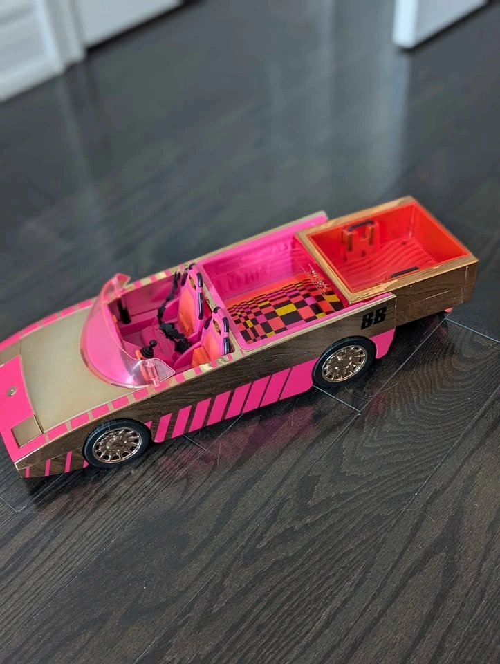 Pink & Gold LOL Surprise! Car-Pool Coupe w/ Pool & Dance Floor - photo 2