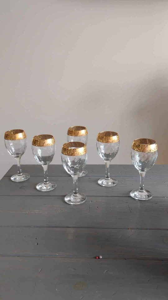 6 Vintage Wine Glasses with Gold Trim - photo 2