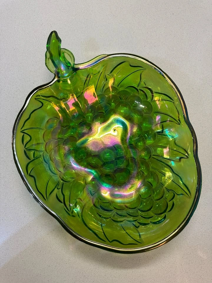 Vintage MCM Indiana Glass Iridescent Green Grape Bowl - photo 2
