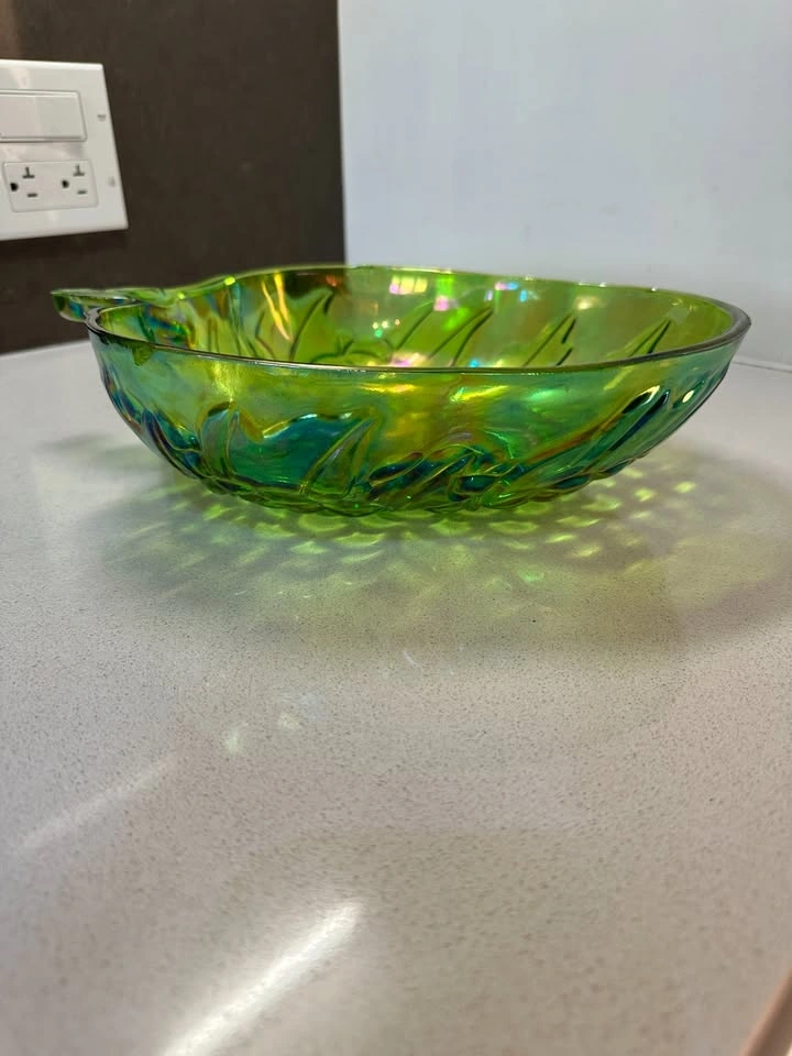 Vintage MCM Indiana Glass Iridescent Green Grape Bowl - photo 3