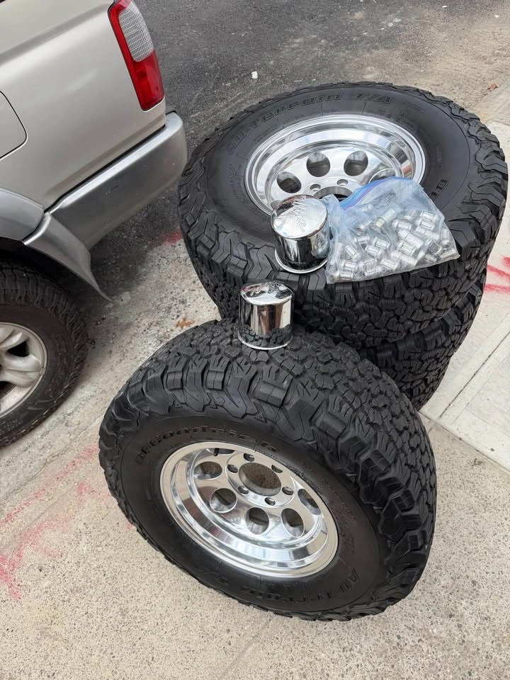 4 BFGoodrich All-Terrain T/A KO2 Tires & Wheels 31x10.50R15LT - photo 2